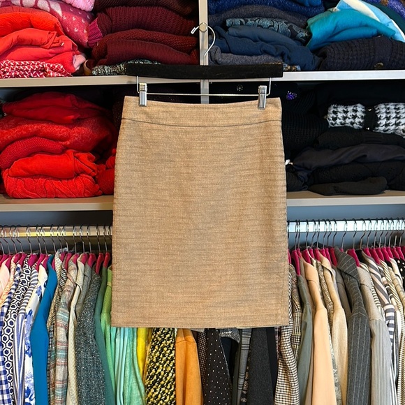 Ann Taylor tan back zipper closure lined back slit skirt size 2 - Picture 1 of 3